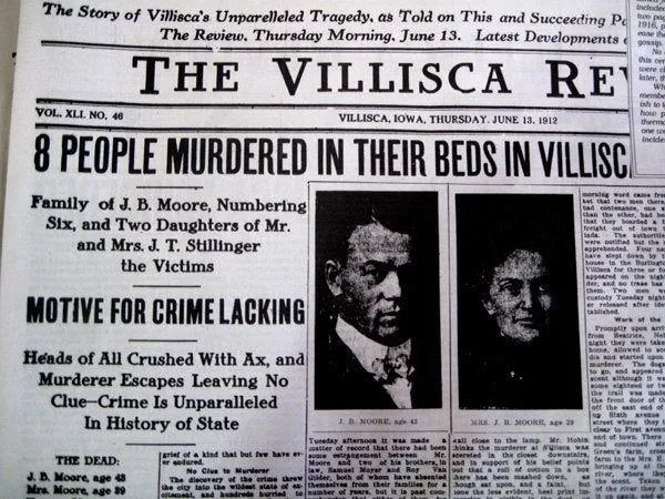 P&aacute;gina do jornal The Day Book, de Chicago, publicada apenas quatro dias ap&oacute;s a descoberta do crime. Inclui retratos de v&iacute;timas.