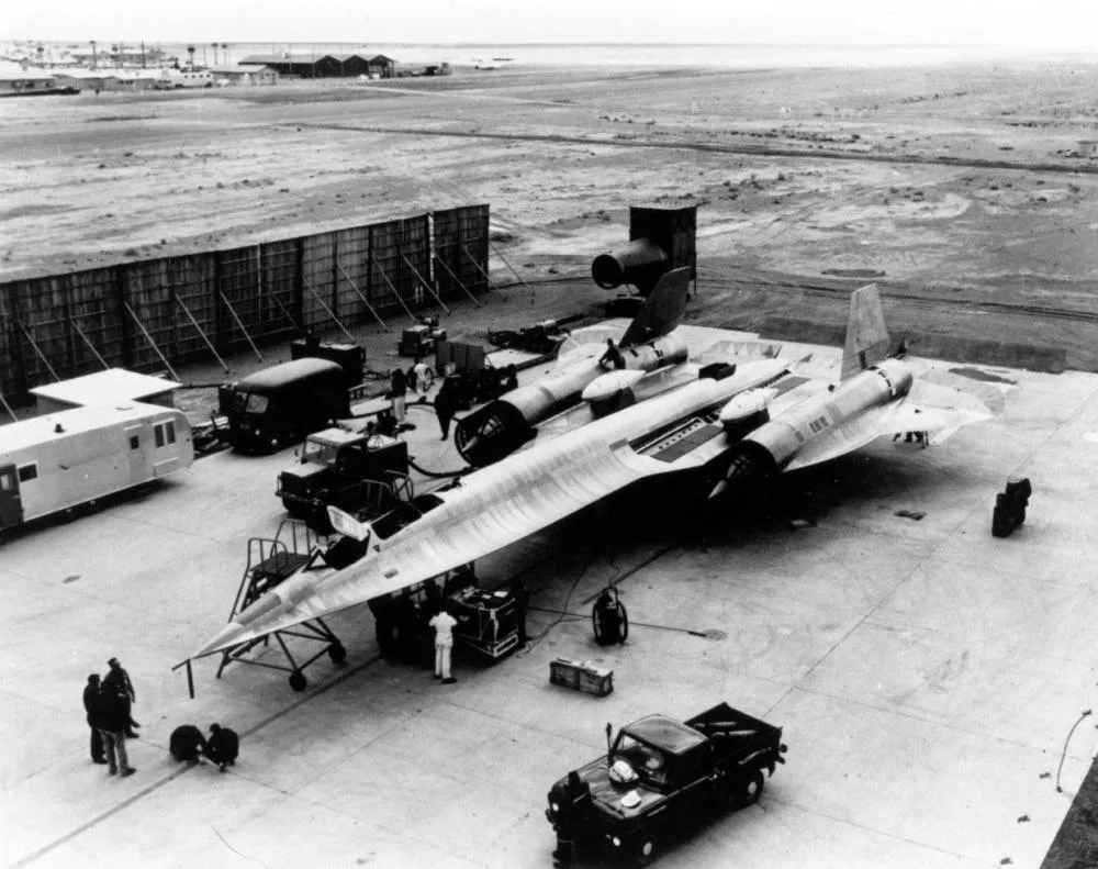 Fotografias oficiais do U-2 em Groom Lake, acompanhadas da hist&oacute;ria de seus primeiros testes, em agosto de 1955.