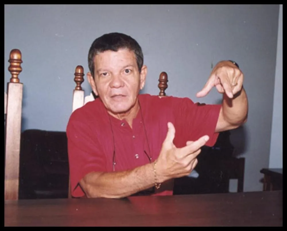 Retratos e registros do oficial que coordenou parte das atividades de investiga&ccedil;&atilde;o e concedeu entrevistas sobre o epis&oacute;dio em 1997.