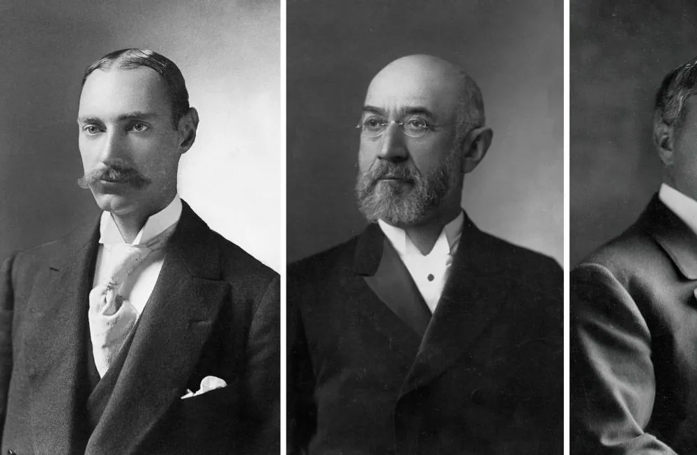 Retratos individuais dos tr&ecirc;s empres&aacute;rios que morreram no naufr&aacute;gio e cujos nomes foram posteriormente associados &agrave;s teorias sobre o Federal Reserve.