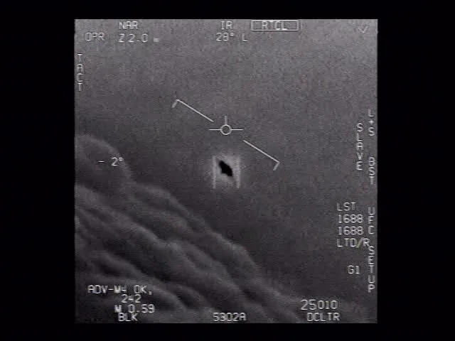 Utilizar imagens efetivamente publicadas pelo AARO, identificando o caso e seu status de an&aacute;lise. Um registro n&atilde;o resolvido n&atilde;o deve ser legendado como nave extraterrestre.